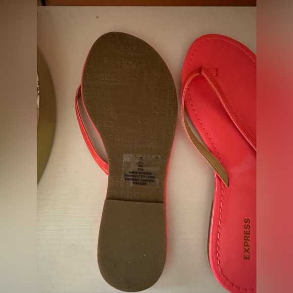 EXPRESS Flip-Flops in Hot PINK (NWOT) - Picture 7 of 7